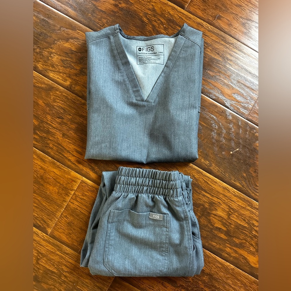 Figs women’s scrub set